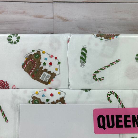 Rae Dunn by Enchante Merry Christmas Gingerbread House Candy Cane Queen Sheets - Picture 7 of 8